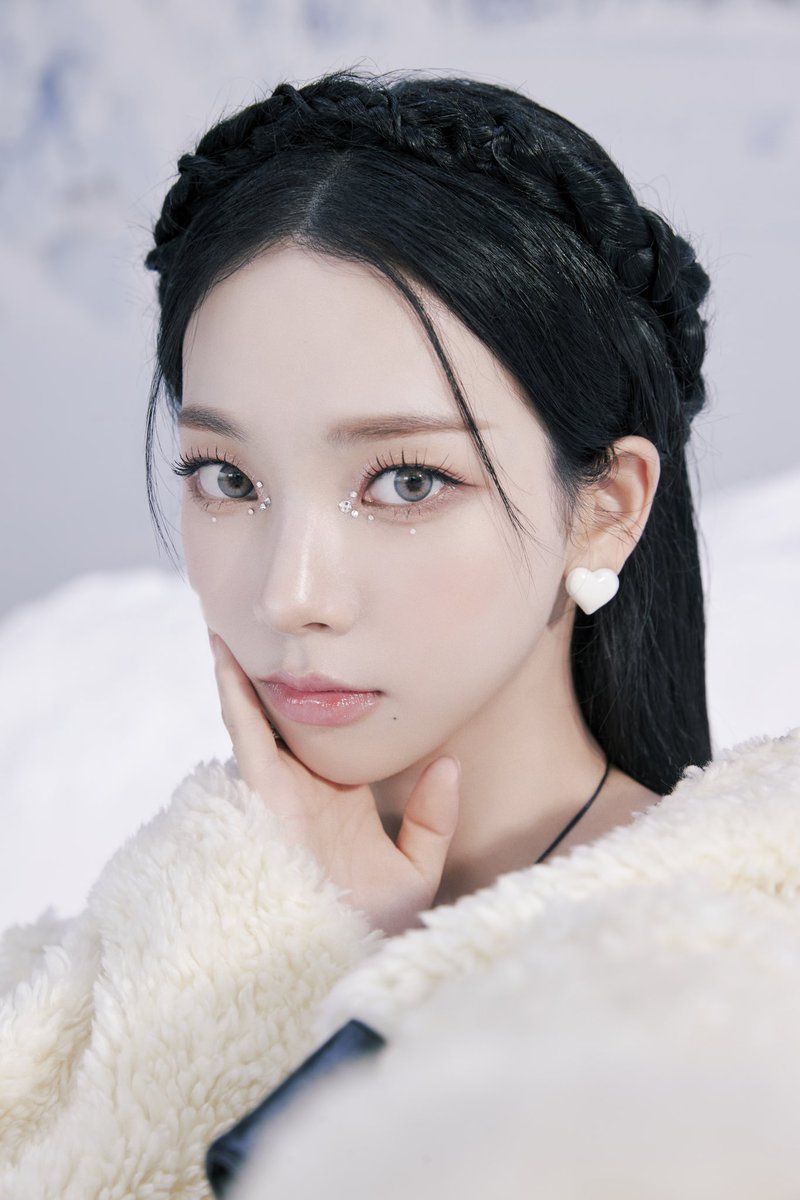 2022 Winter SMTOWN : SMCU PALACE - SNOW FIELD Image #aespa #KARINA