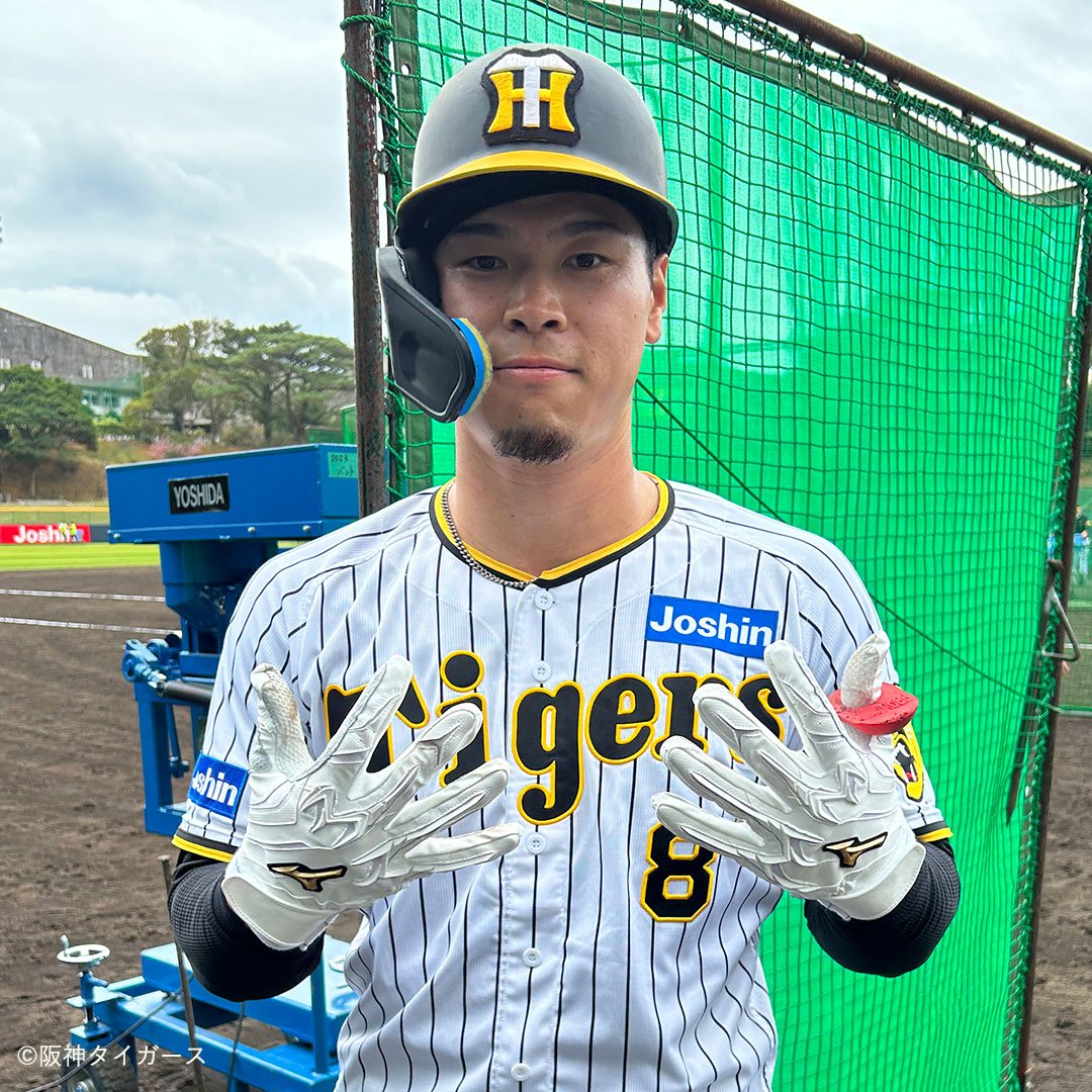 この真っ白なバッティング手袋は？あのバッティング手袋が進化中