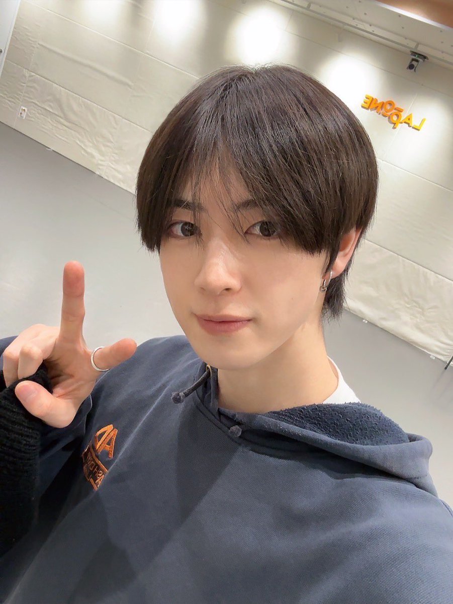 佐野雄大] 今日もみんなお疲れ様👼🏻 おやすみ〜 #INI #SANOYUDAI