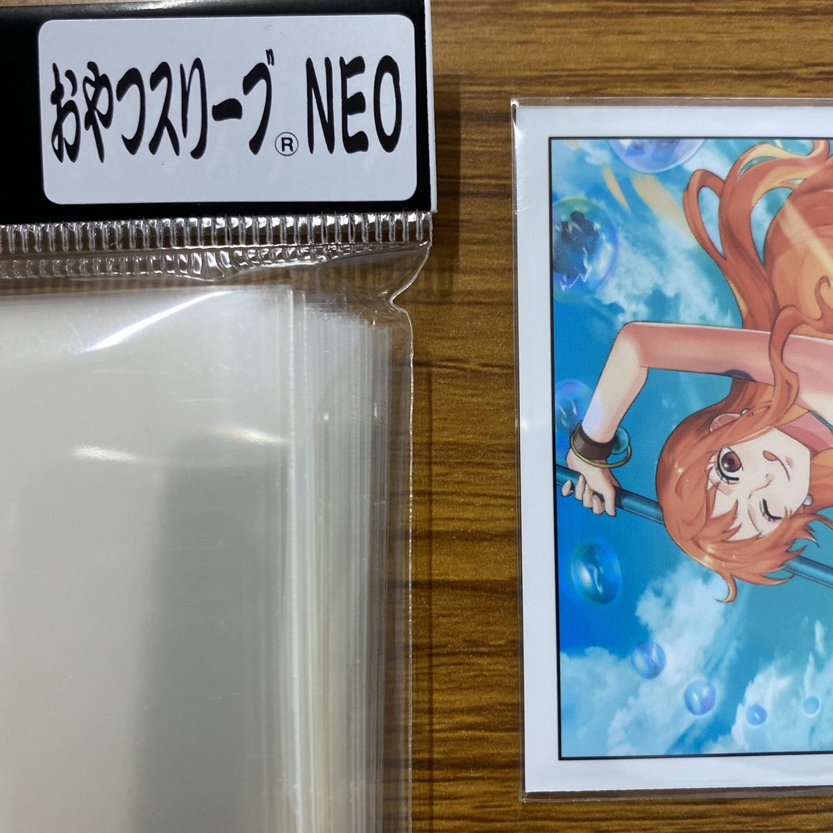 ①裏おやつスリーブ 横幅がピッタリめ！ ②おやつスリーブNEO 横幅に