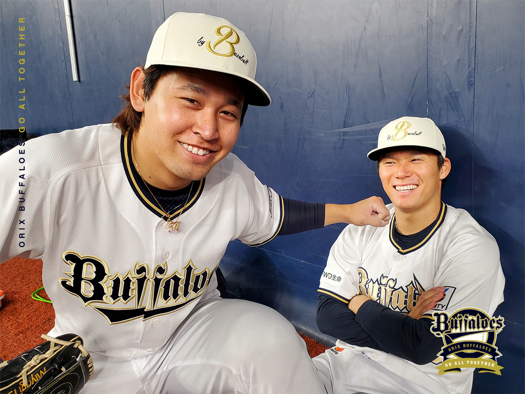 今シーズンより、監督・コーチ・選手たちは試合前練習にて「Buffaloes