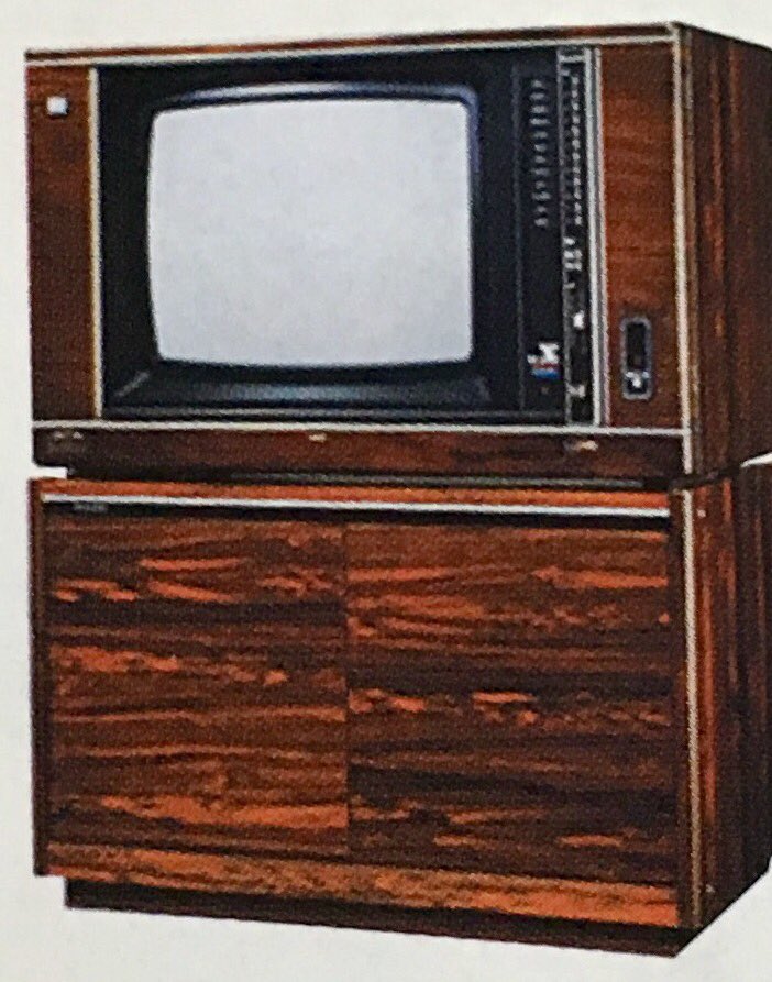 昭和54年発売の「シャープ テレビ イン テレビ CT-1804X」は、1つの