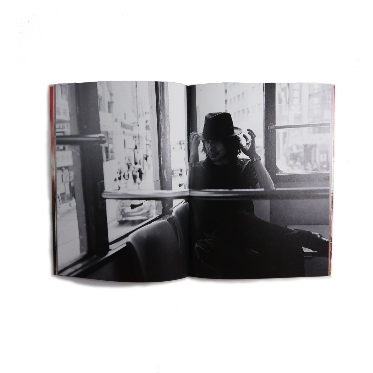 宮本浩次写真集「僕の新しい旅」 両袖表紙 / 本文96ページ A4変形