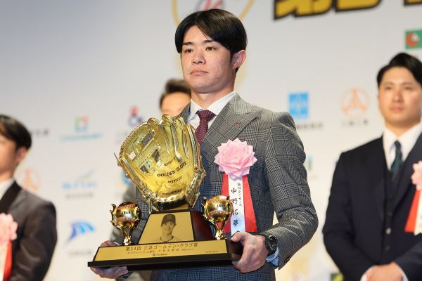 27日(木)、東京都内の会場にて「第54回 三井ゴールデン・グラブ賞」の