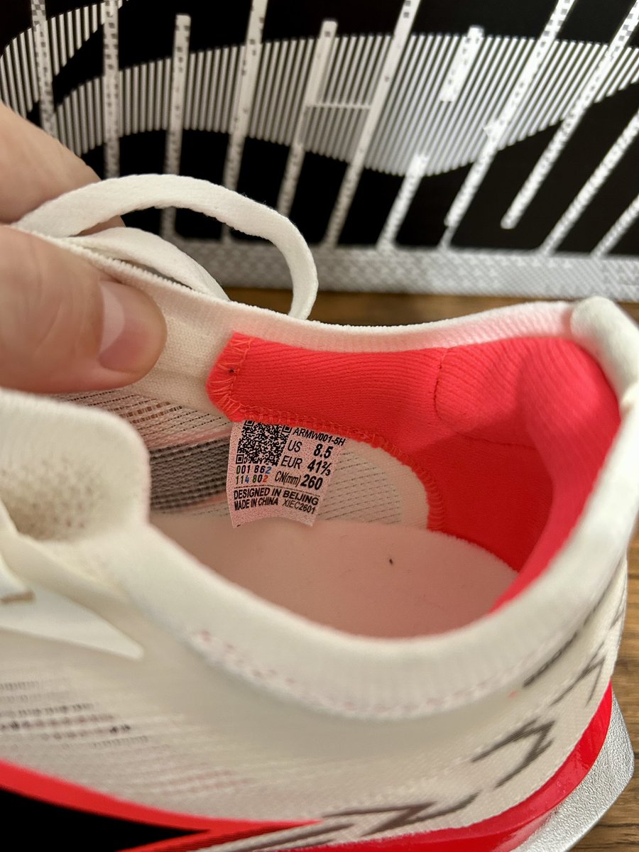 大迫傑選手が着用し、日本記録を更新した事で話題となっているLi-ning