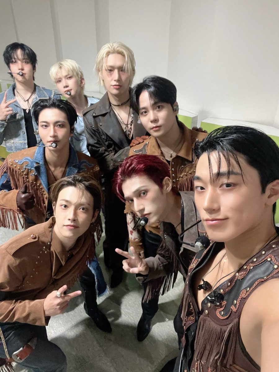 📷] '2025 MBC 歌謡大祭典' Behind Photo パワフルなステージで幸せな