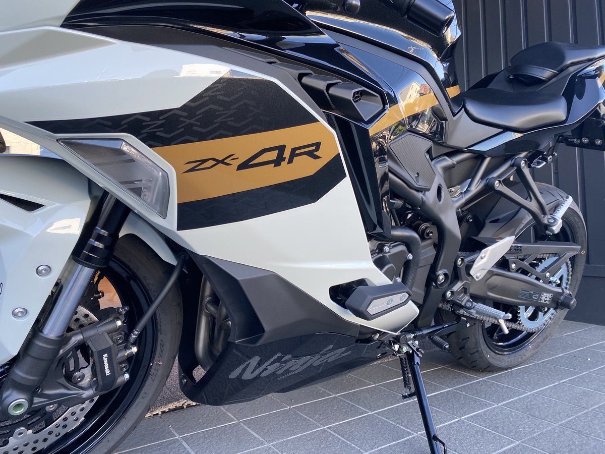 Ninja ZX-4R SE 2026年モデル入荷致しました！ SEモデルなのでフレーム