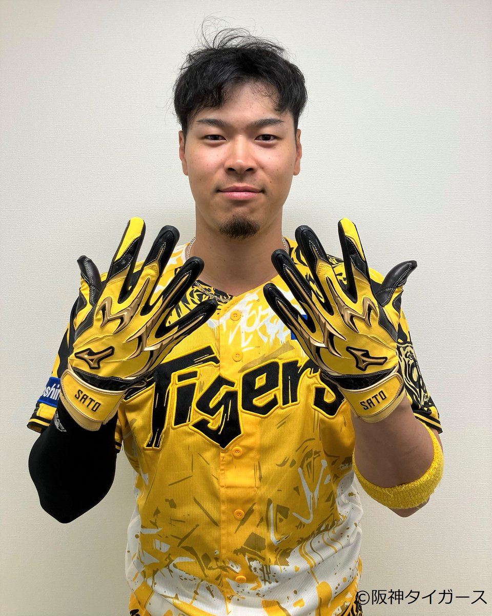 この夏限定のユニフォームに合わせて、#佐藤輝明 選手へ特別カラー