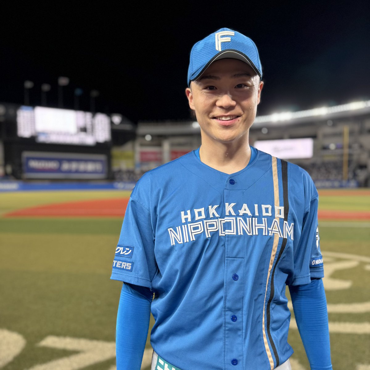 今日のヒーローは、暑さに負けず見事な完投で今季4勝目を挙げた #山﨑