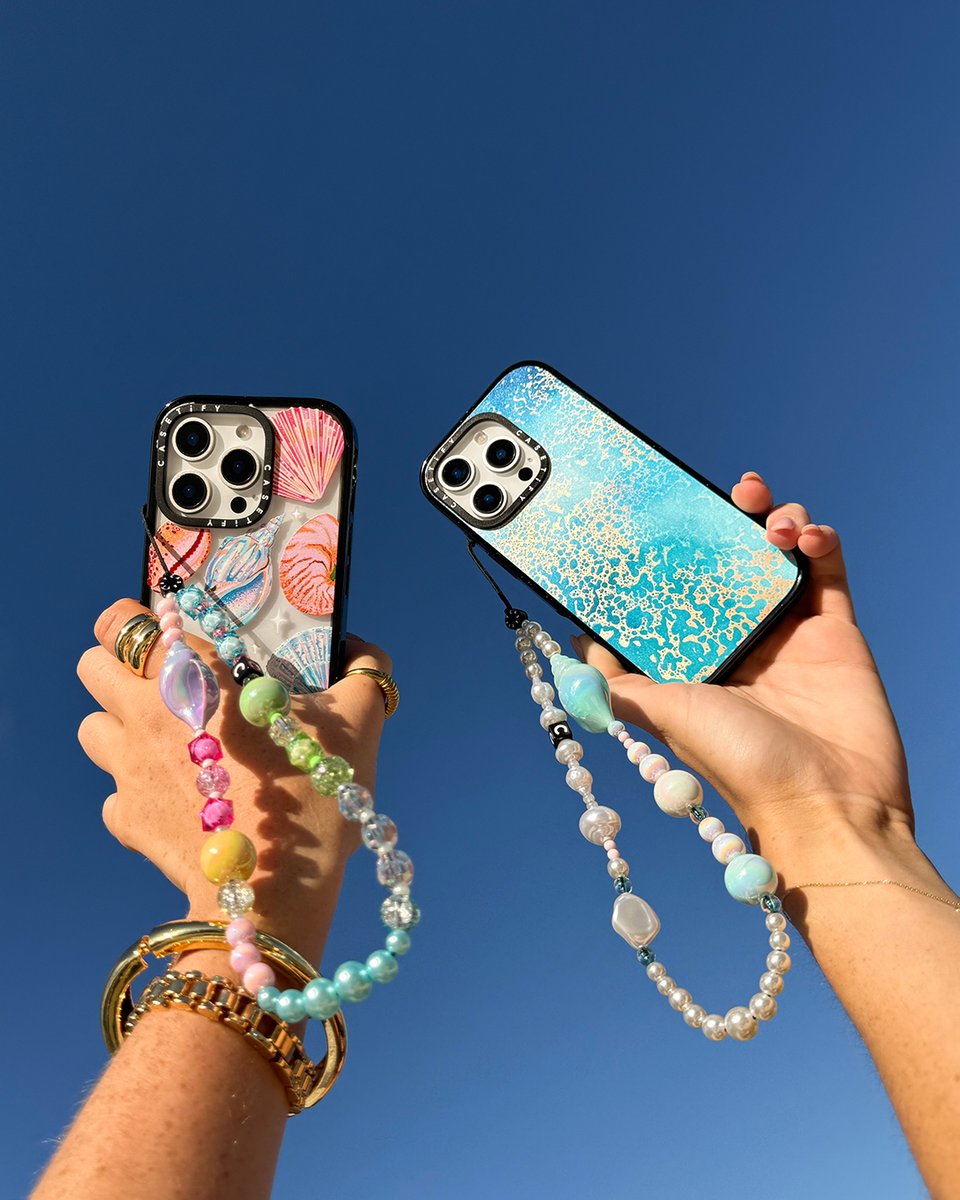 海に恋するシーズン🐚🌊 海を感じるカラフルなテックアクセと一緒に