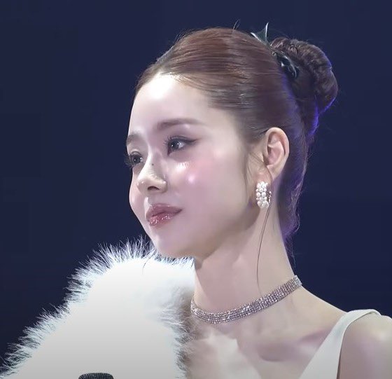 🇰🇷のクラブにいたお姉様がジア並みのレベチ発光肌すぎて勇気出して