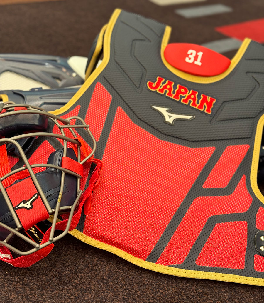 侍ジャパン 坂倉将吾選手の捕手防具は、號-SAKEBI- キャッチャーのこと