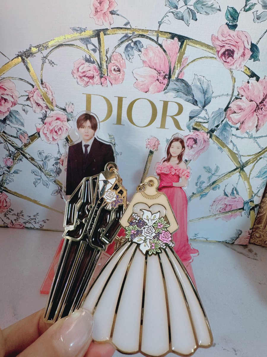 王ささTBSのとディオールスノーのセラムとBAILA一気に届いた😍 山田