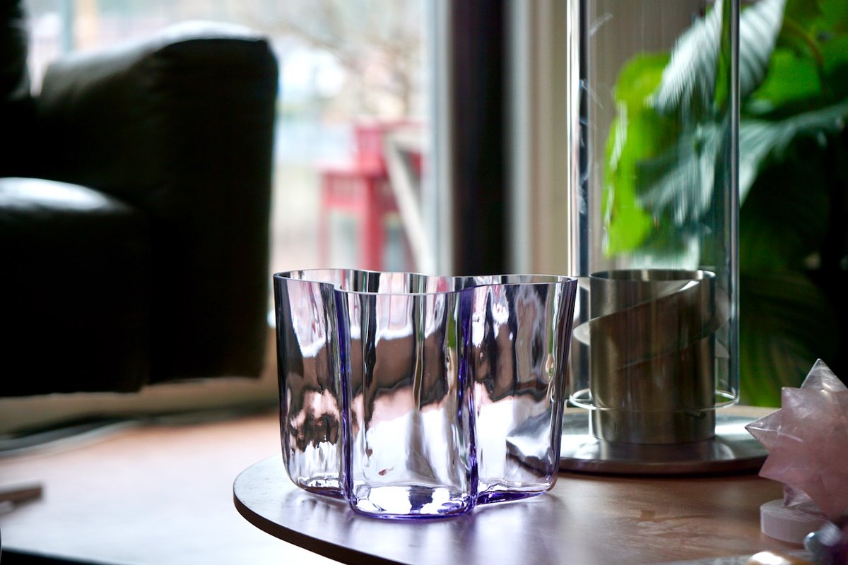 ライトライラックの木型アアルトベース140mm。最近のイッタラのガラス