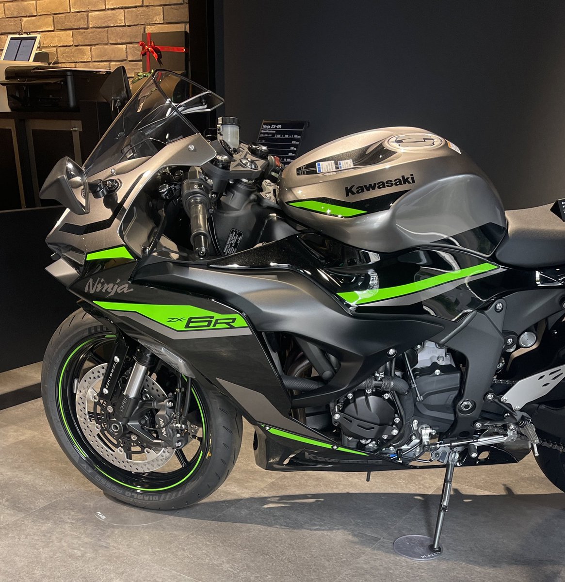アポ無しでプラっとKAWASAKIのZX-6R実車見に来て「これ下さい」言っ
