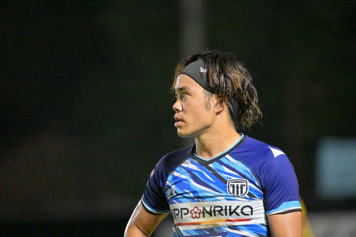 よく聞かれるんですけど、僕のヘアバンドは山岸のやつです。 山ピース