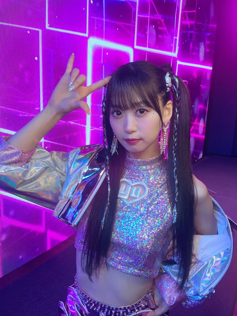 気合いのハイツインテール&戦闘力高めのお衣装、めちゃくちゃかわい