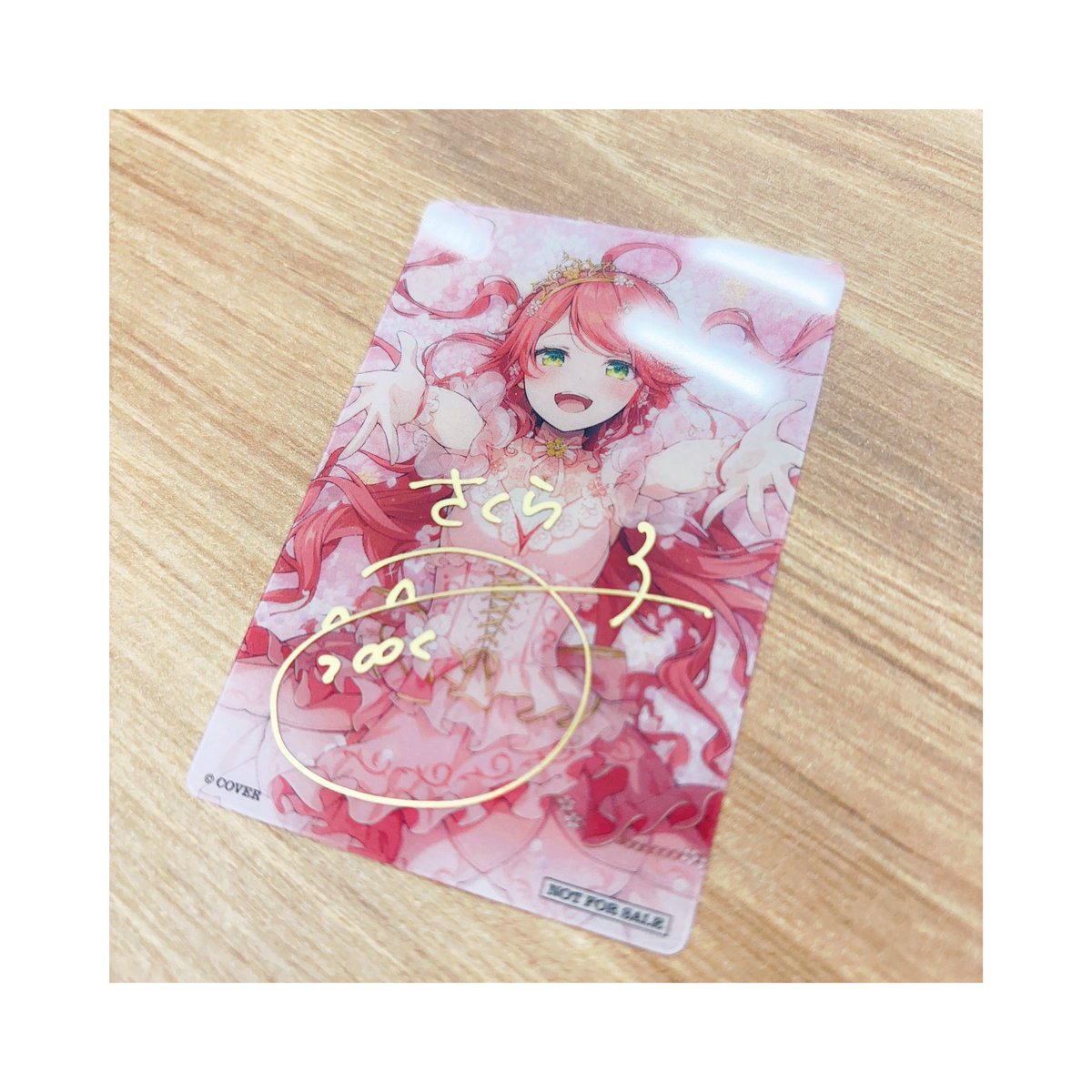 1stアルバム『flower rhapsody』 通常盤特典のサイン書きしてる