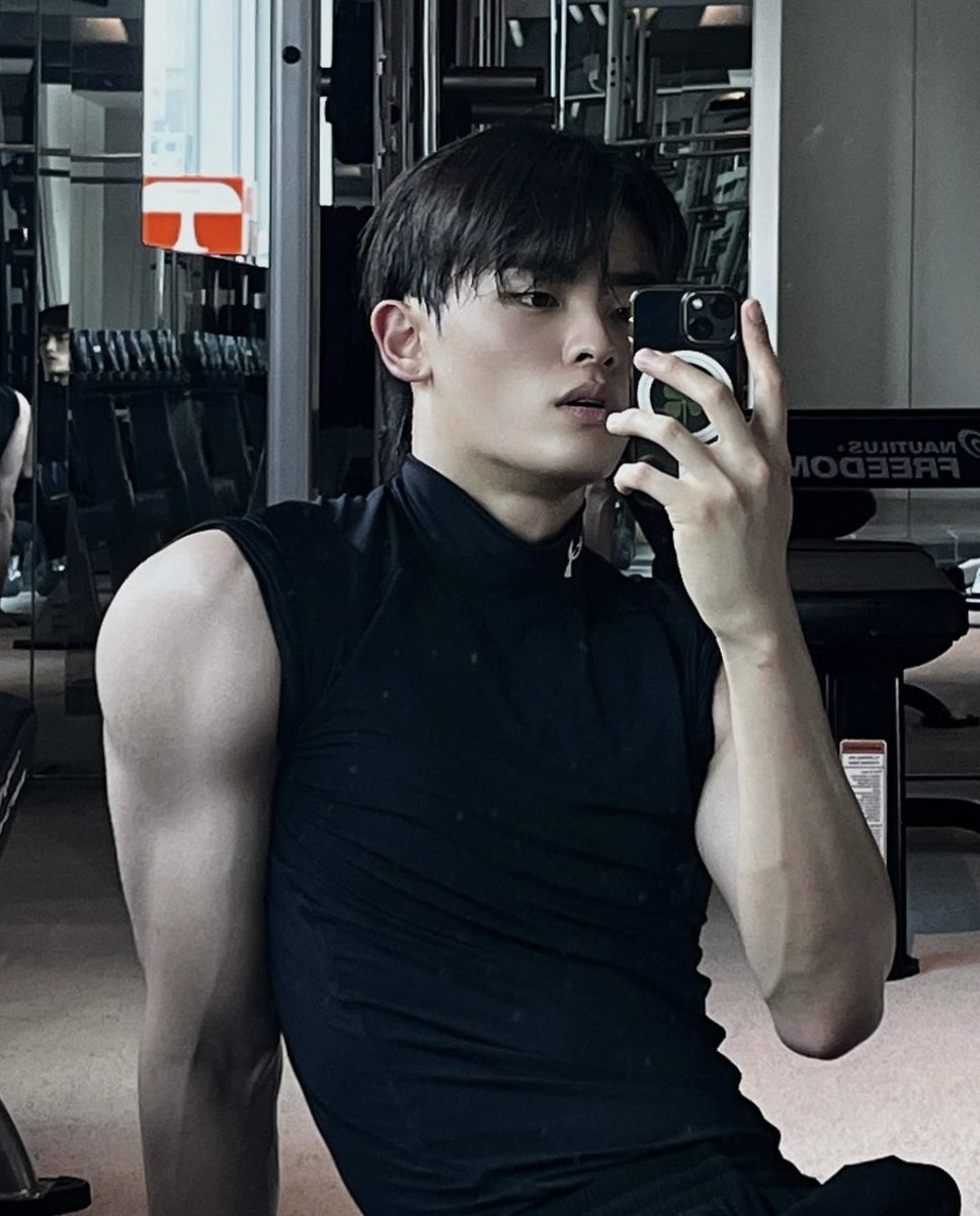 アンジュンウォン、ガタイ良すぎておしまい、 笑顔ほわほわでかわいい