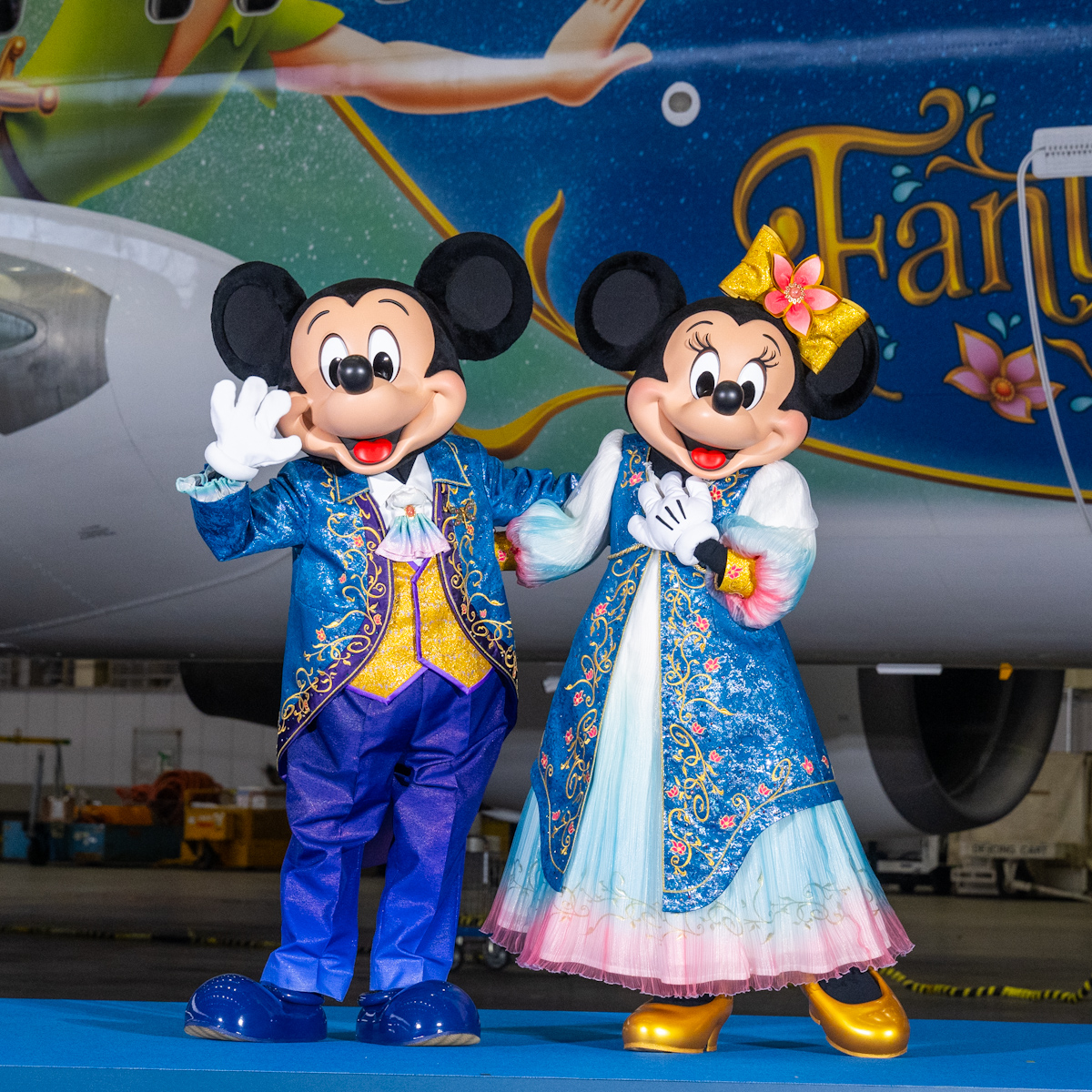 東京ディズニーシー／ファンタジースプリングス特別塗装機！ 「JAL