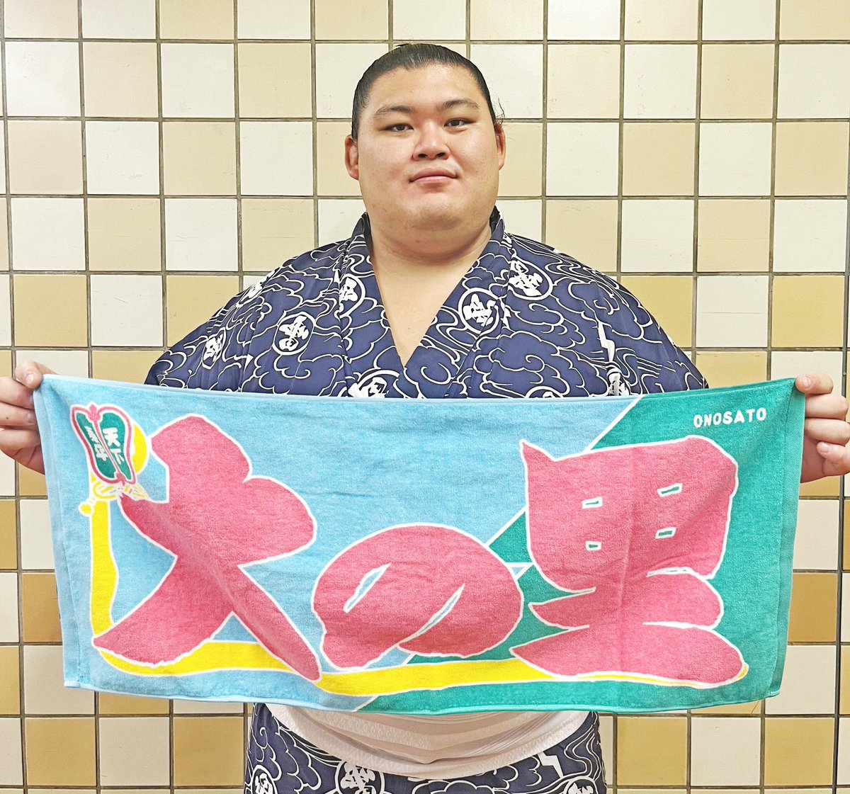 親方売店グッズ紹介／ 大相撲観戦は「のぼり風力士タオル」がないと