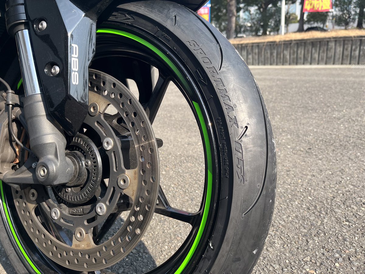 レンタルバイクのZX-25Rにダンロップ最新のQ5Sをインストールしました