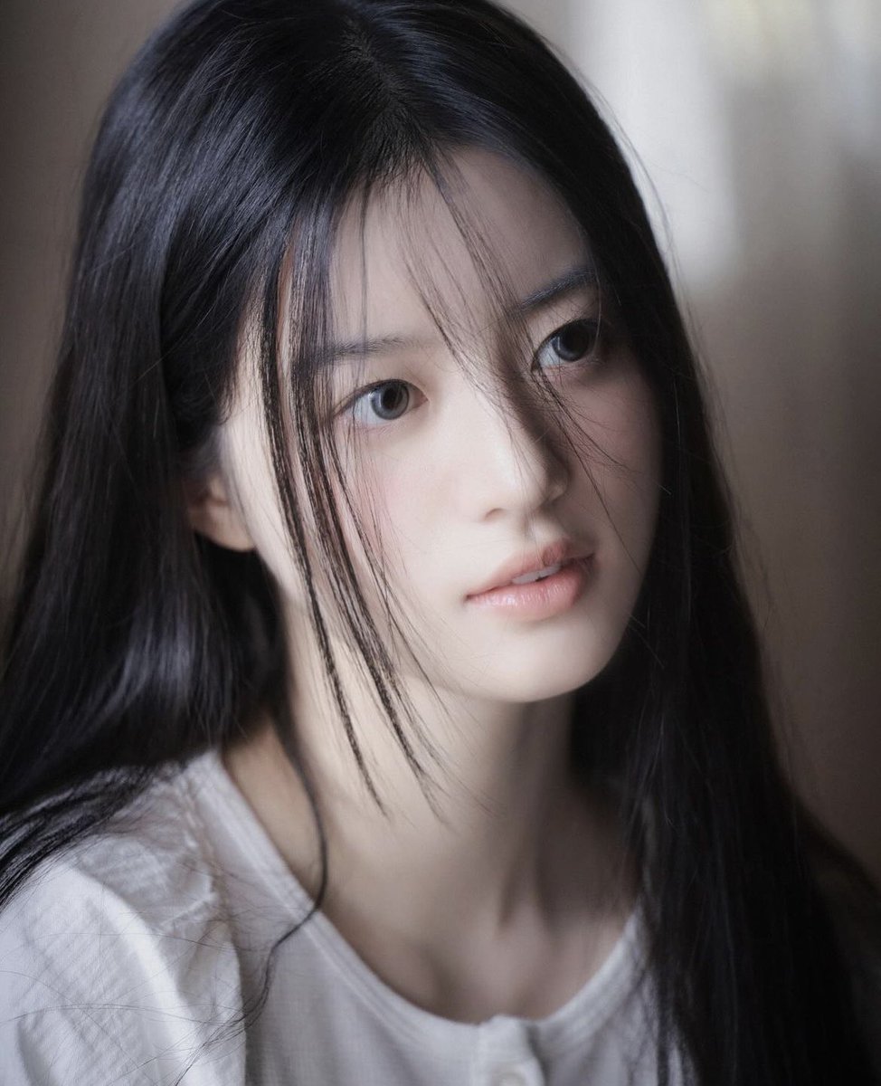 ILLIT ミンジュ 、誕生日おめでとう✨ 04年 5月11日生まれ。19年15歳