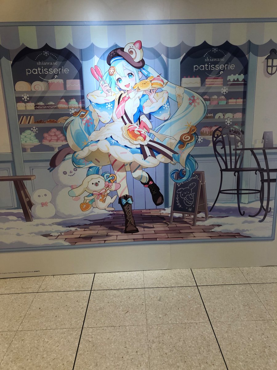 雪ミク小樽ウィングベイメイン会場入り 色々買い物してる