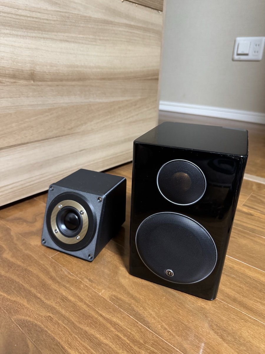 我が家の最古参スピーカーのモニターオーディオRadius 90HDとの