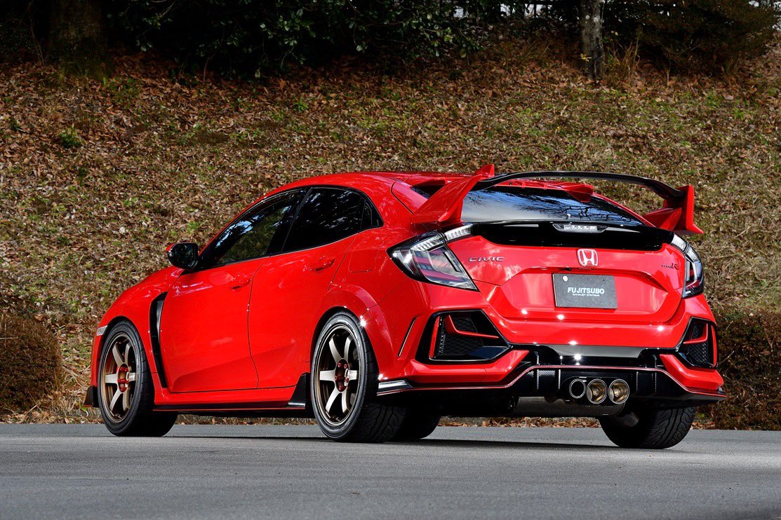 発売中の3月号にも掲載している『フジツボ』のFK8シビックタイプR用VVV