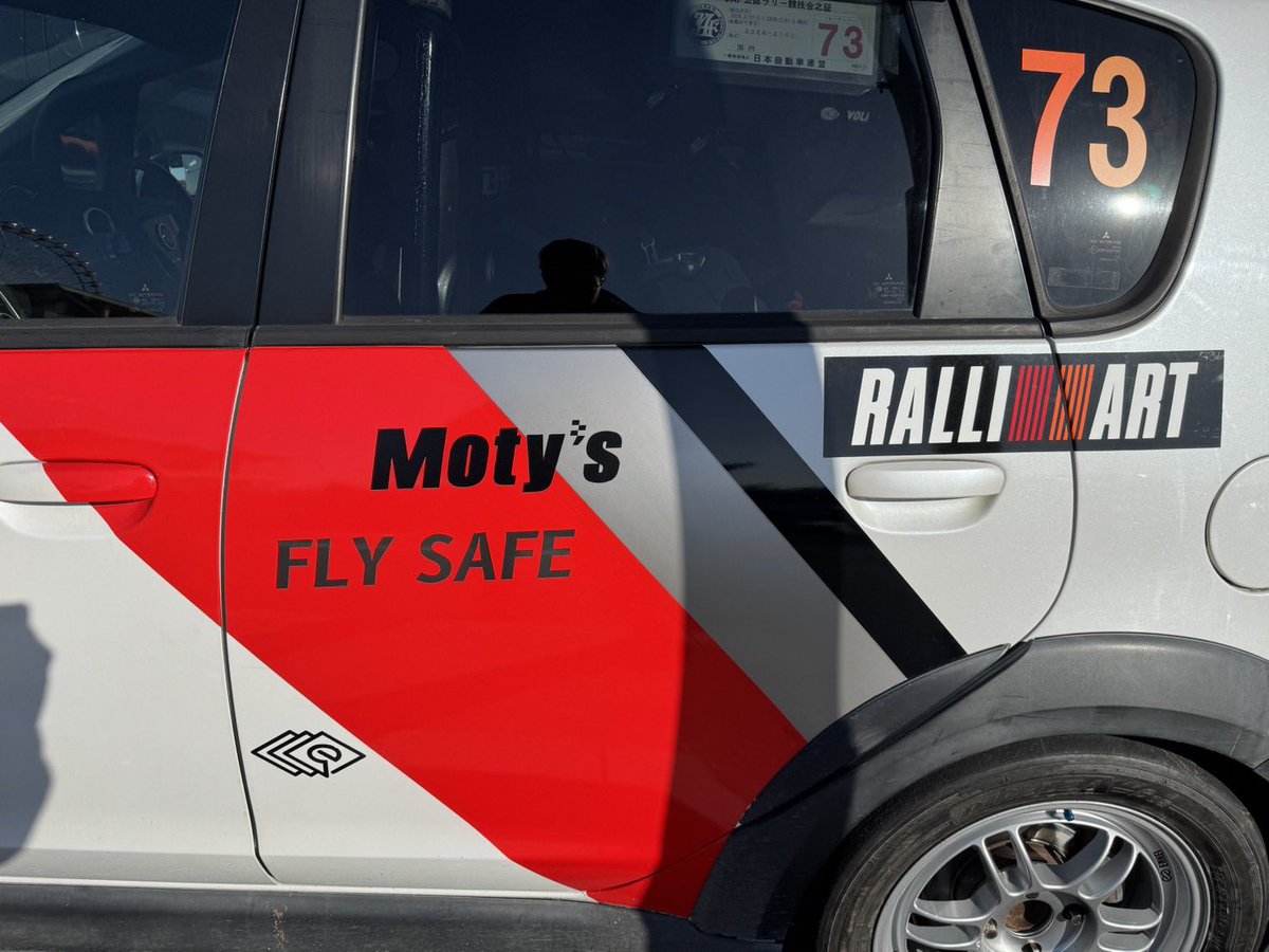 本当なら白色ステッカーのが良いのですが、間に合いませんでした