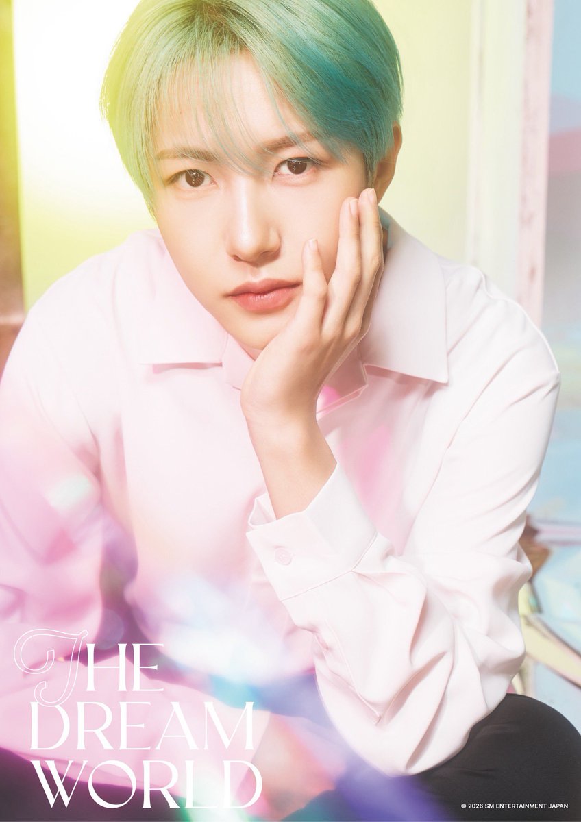 renjun and his mint hair 💛🩵