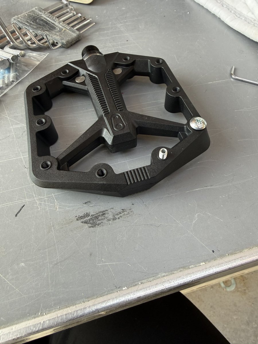 MTBにフラペをつけようと思いカンモーでクランクブラザーズのペダルを