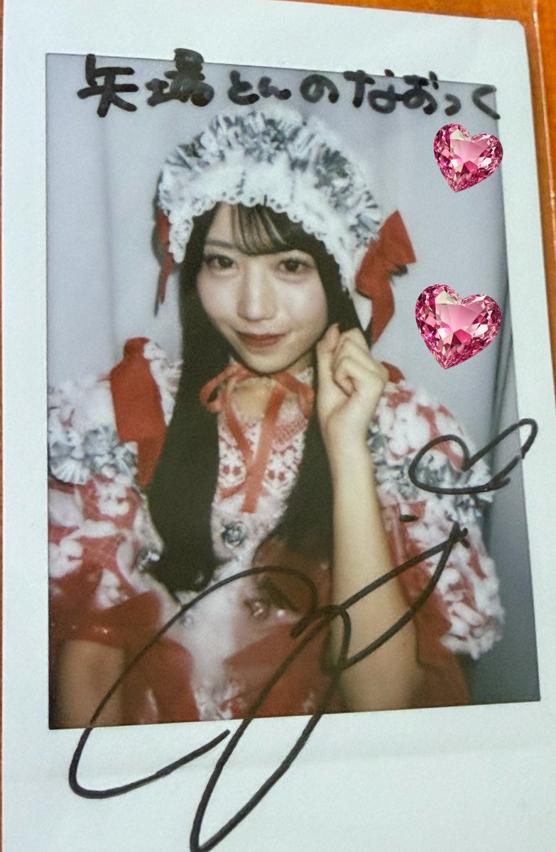 今日受け取りました！ 白石の初サインチェキです🐷 この拳ポーズ大好き