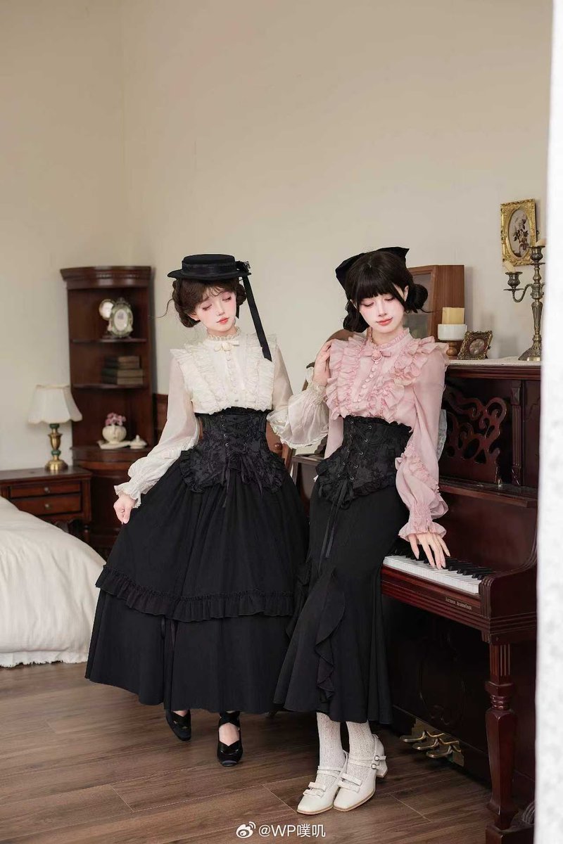 Roses on the Roof～ロリィタ＆クラシック【公式PR】 (@shiny5432