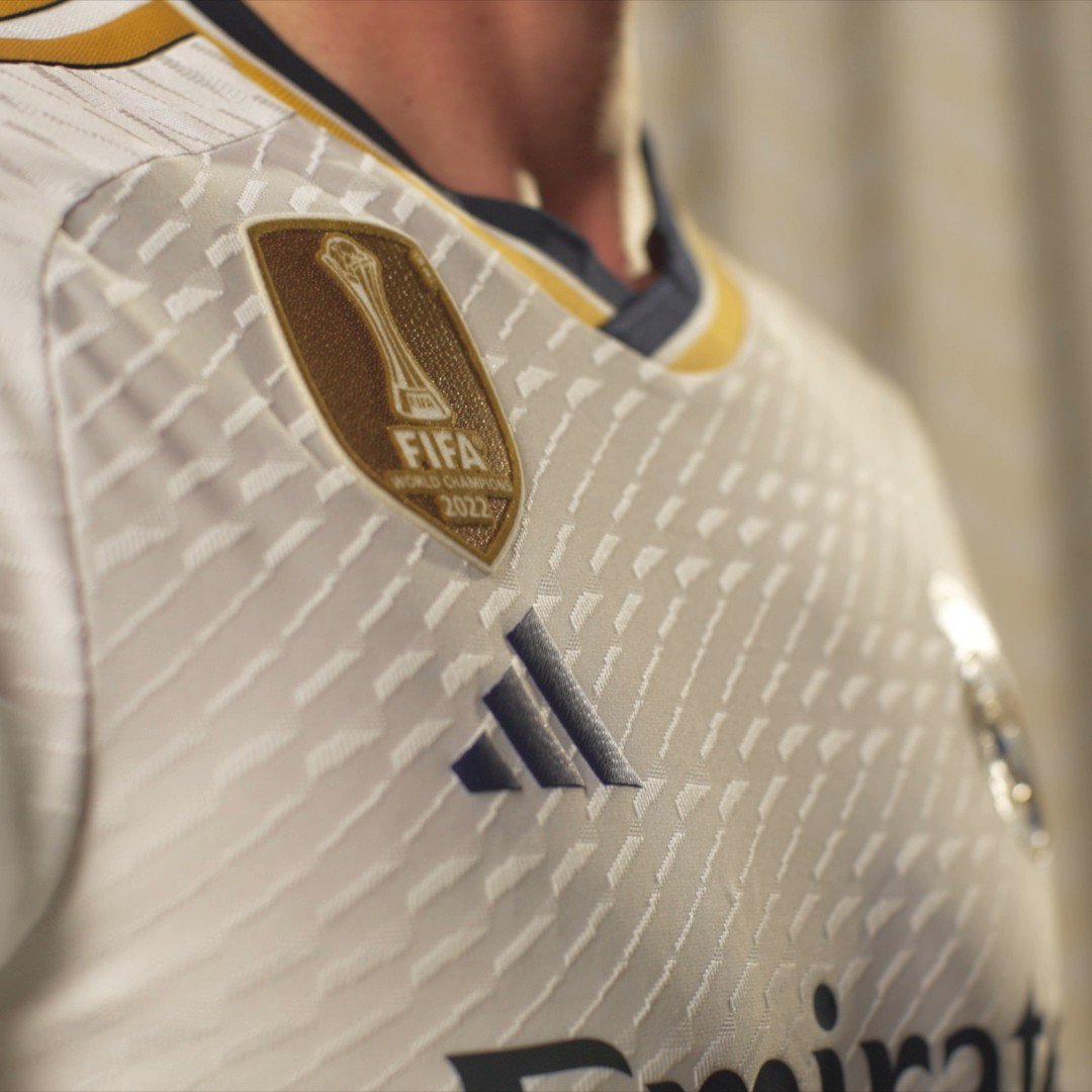 レアル・マドリード2023/2024新ユニフォーム発表。 差し色にゴールドと