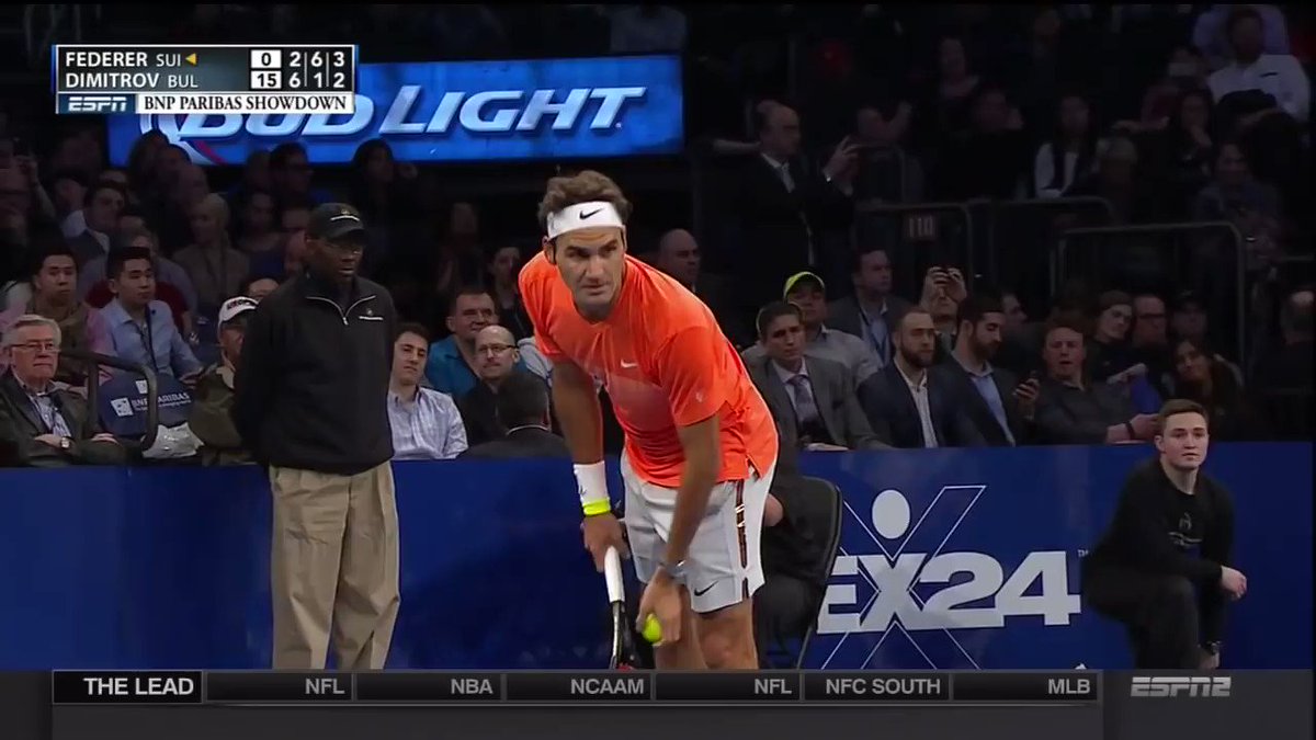 2015年にニューヨークで行われたエキシビジョンマッチでフェデラーから