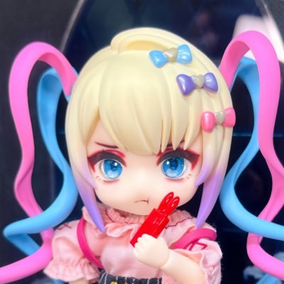 個展にポケカのサインを求める人が殺到した日ですね。呆呆はヤドンか