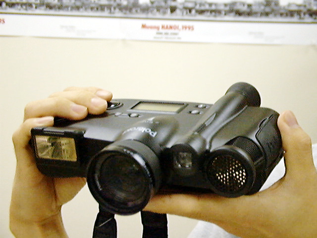 日本ポラロイドが今夏にもデジタルカメラ「PDC-2000」を発売