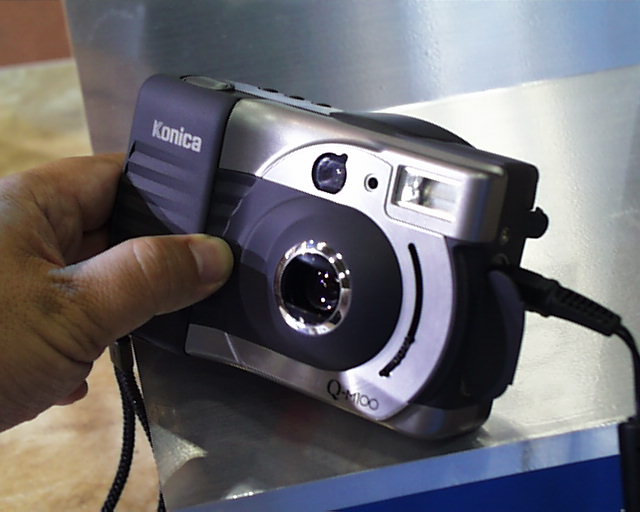 コニカ、100万画素のデジタルカメラ「Q-M100」