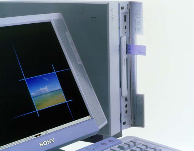 ソニー、メモリースティックスロットを備えた液晶PC「VAIO L」