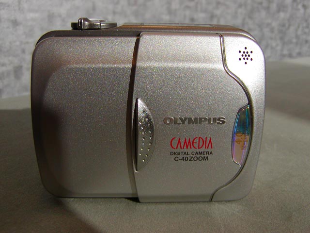 オリンパス、タブレット型の400万画素機「C-40ZOOM」など