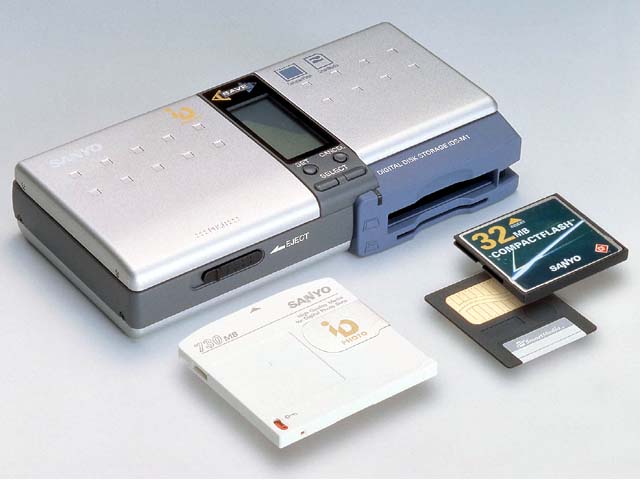 三洋、「iD PHOTO」ディスクを採用したデジカメ用ストレージ