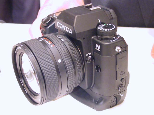 京セラ、35mmフィルムサイズCCD搭載のデジタル一眼レフ「CONTAX N