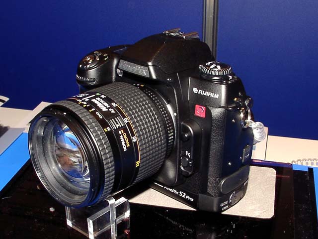 富士フイルム、レンズ交換式一眼レフ「FinePix S2 Pro」