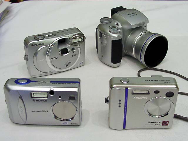 富士フイルム、初のxD-Picture Card対応デジカメ3機種