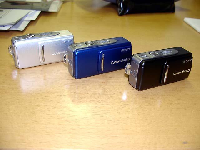ソニー、「サイバーショットU」の200万画素モデル「DSC-U20」