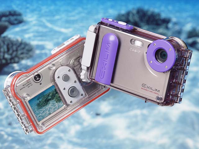 カシオ、防水ケース付きのEXILIM EX-S2