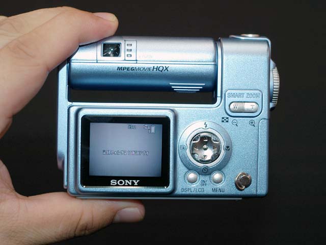 ソニー、回転レンズ搭載400万画素機「DSC-F77A」