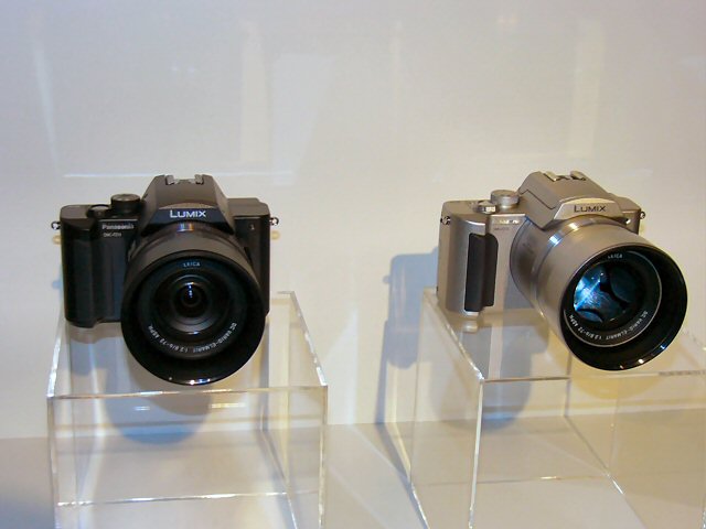 松下、光学補正付12倍レンズ搭載の400万画素機「DMC-FZ10」